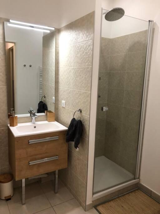 Brand New 1 Bedroom Flat With Parking- 5 Min Paris Pte De Versailles Issy-les-Moulineaux Exterior photo